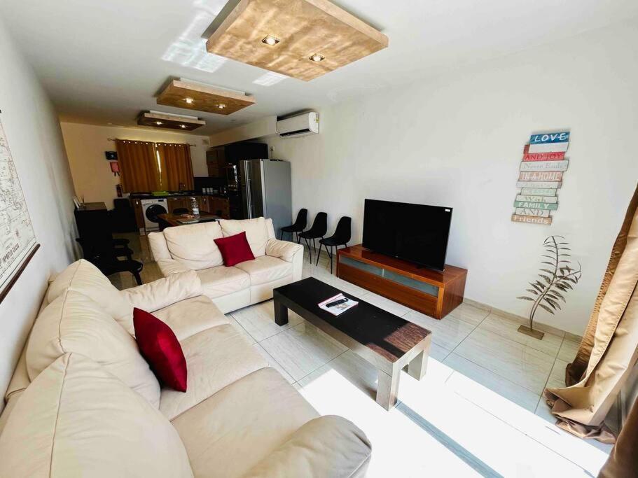 Duplex Whiskey Home 200M Away From The Sea And The Square St. Paul's Bay Exterior photo